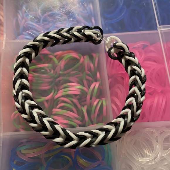 6 inch black and white rainbow loom braclet - Picture 3 of 3